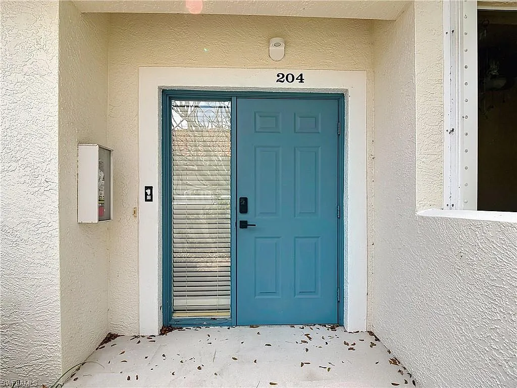 3 bed, 2.0 bath, 2177 sqft, $5,650 — Photo 2