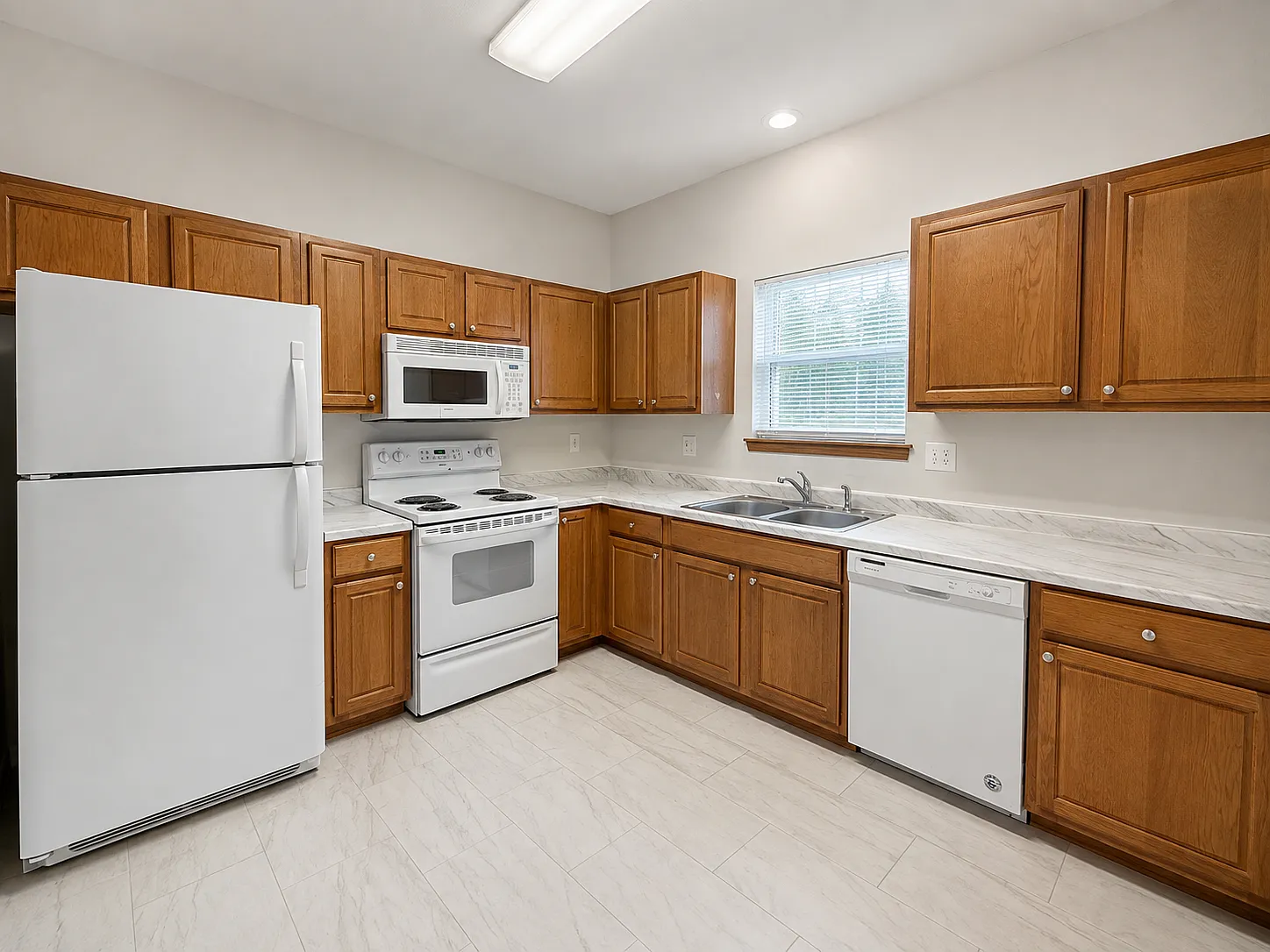 2 bed, 1.5 bath, 1000 sqft, $1,370 — Photo 2