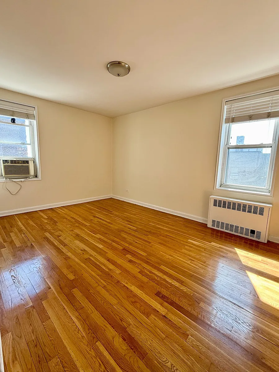 Building Photo - 81-10 135th St #2