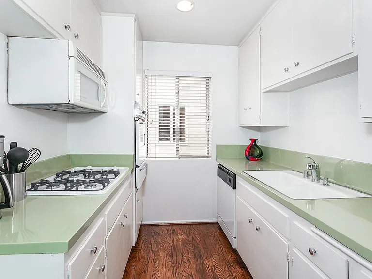 938 N San Vicente Blvd #20 — Photo 9