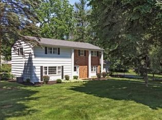 10 Arrowhead Dr, Long Valley, NJ 07853