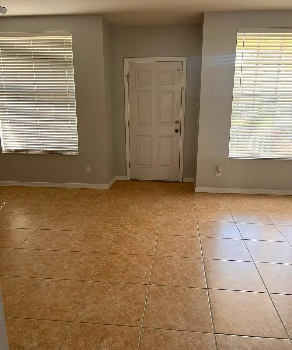 Beautiful 3 Bed/2.5 Bath Townhome for Rent! — Photo 4