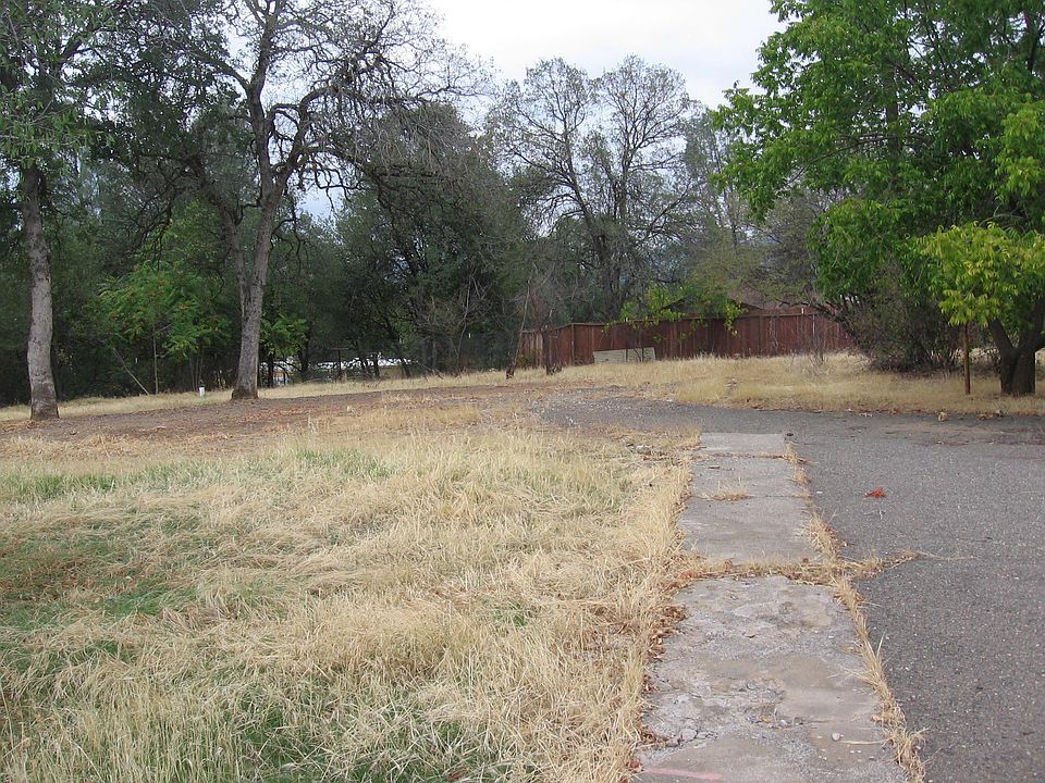 2nd image of 2056 Rosamond Ave