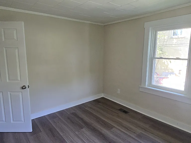 1011 Adair St — Photo 7