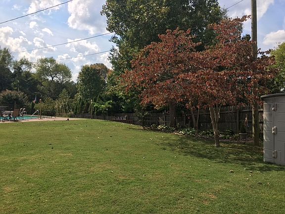 Large 0.6 Acre Fenced Yard