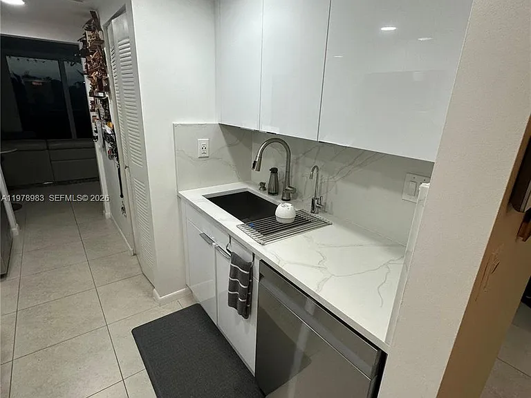 7401 NW 16th St #407 — Photo 9