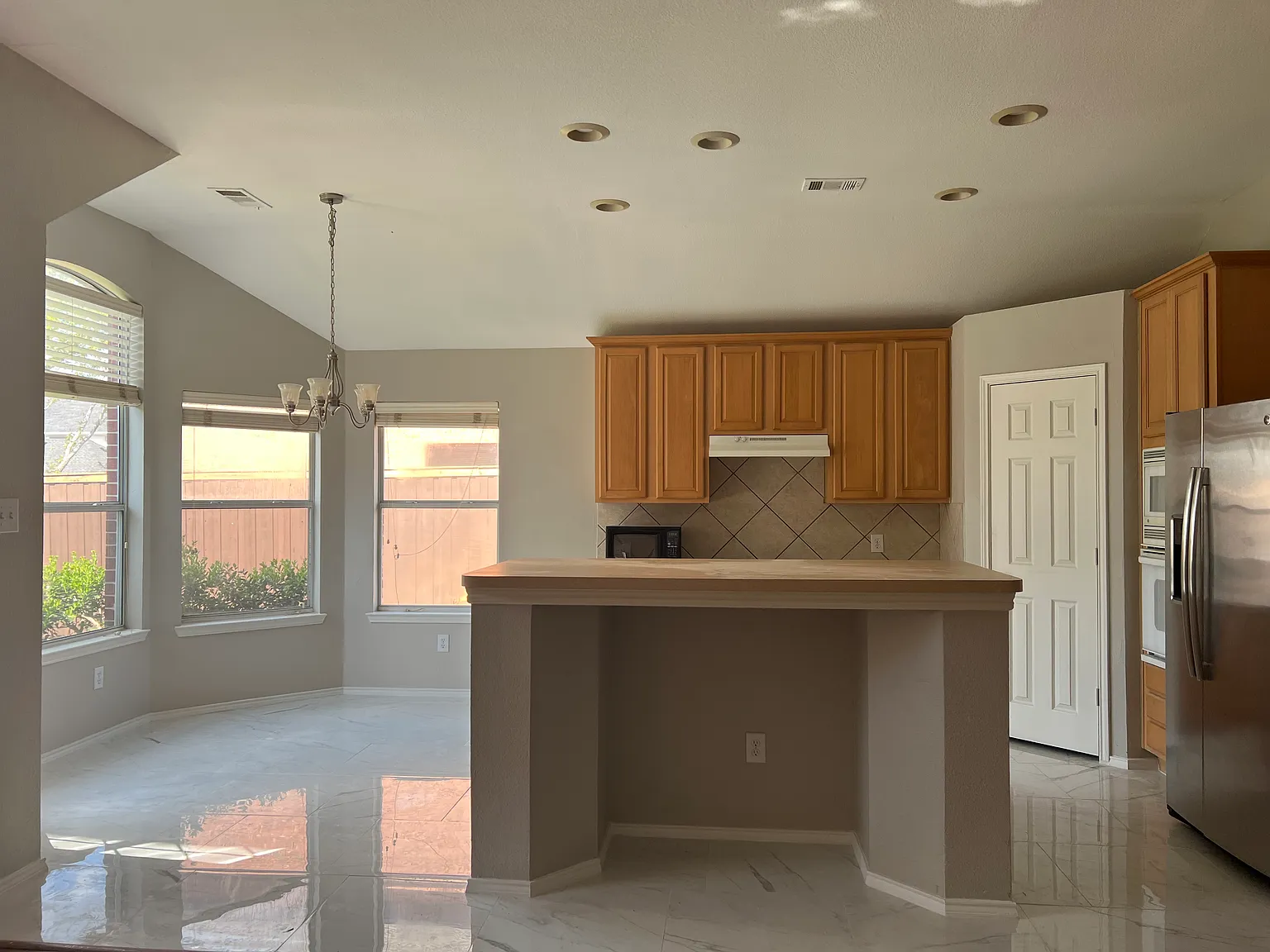 4 bed, 2.5 bath, 2114 sqft, $2,699 — Photo 2