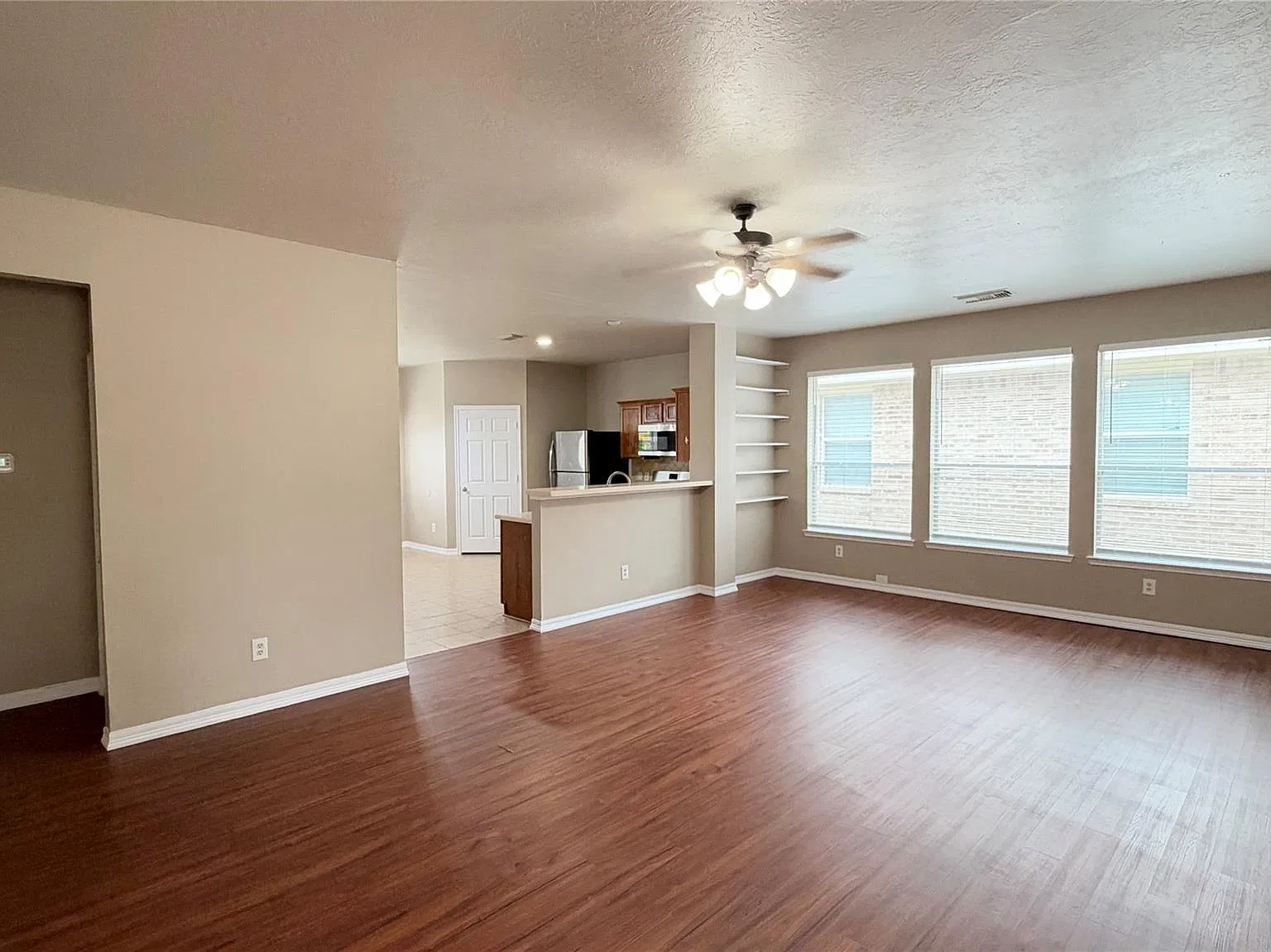 3 bed, 2.0 bath, 1545 sqft, $1,800 — Photo 4