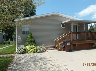 958 Cameron Cir, Monroe, MI 48161