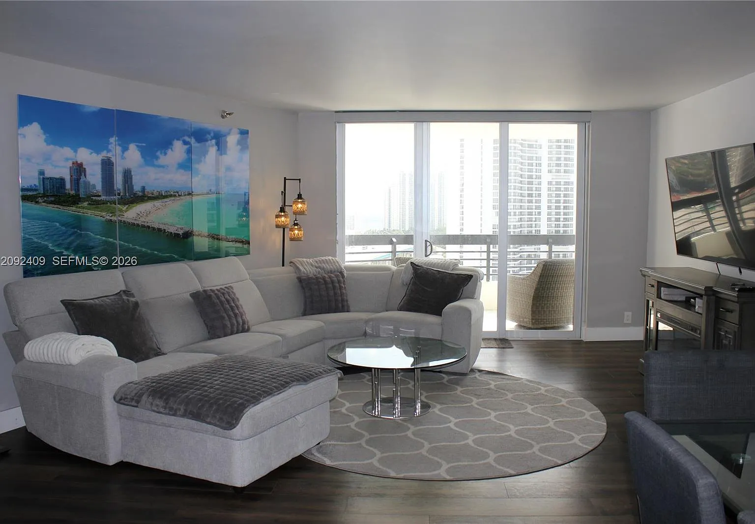 Mystic Pointe Tower 400 C — Photo 2