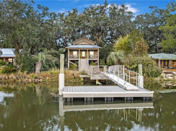 2469 Hird Is, Darien, GA 31305