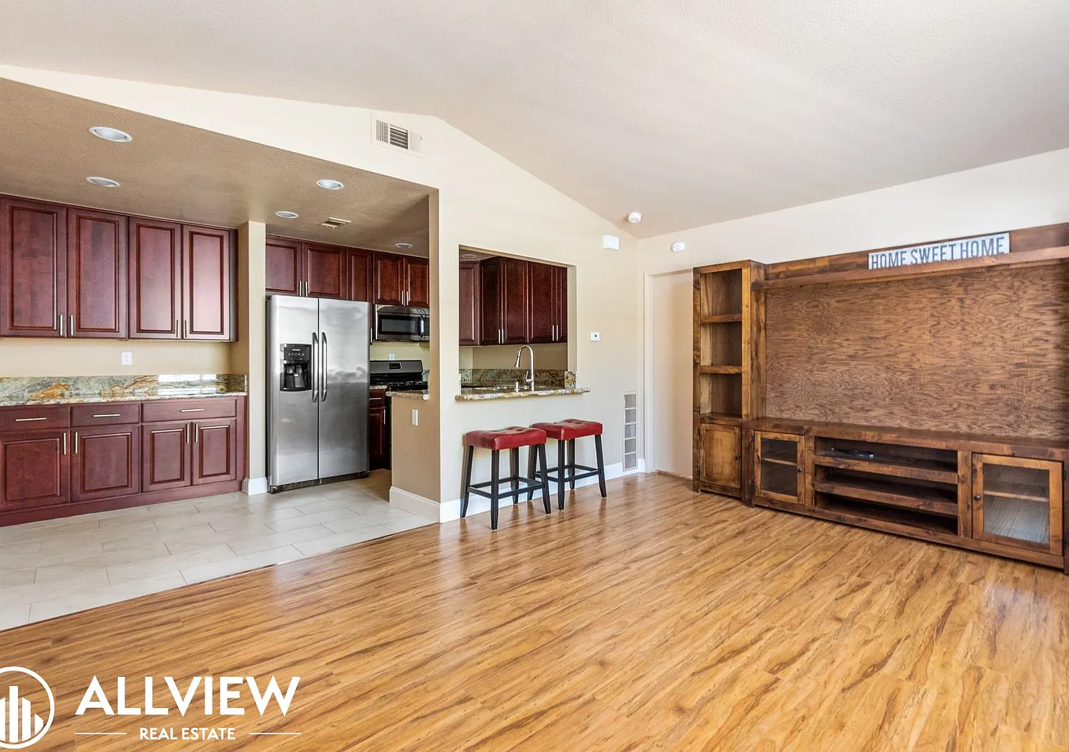 Charming 1 bedroom/1 bathroom condo located in Rancho Santa Margarita. — Photo 1