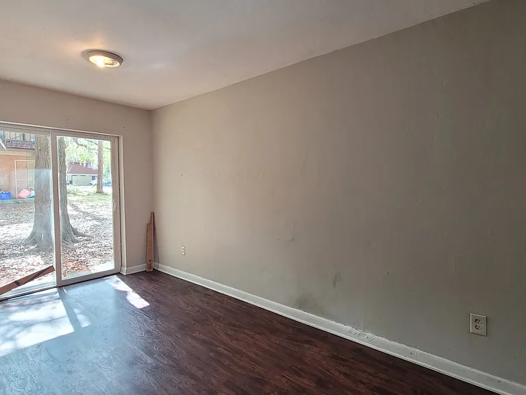 513 SW 68th Ter #D — Photo 3