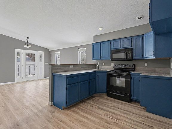 5th image of 90 E Knox Rd