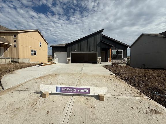 2nd image of 501 Woodview Dr