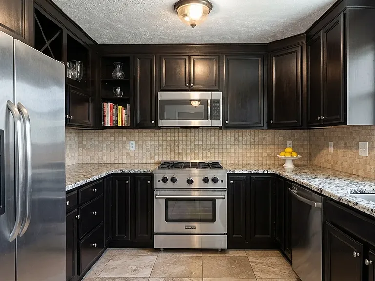 900 E 112th Pl — Photo 7