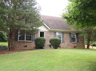 390 Dean Rd, Clarksville, TN 37040