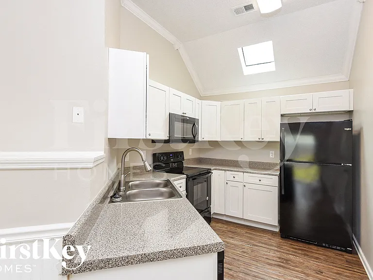 103 Lotus Ct — Photo 6