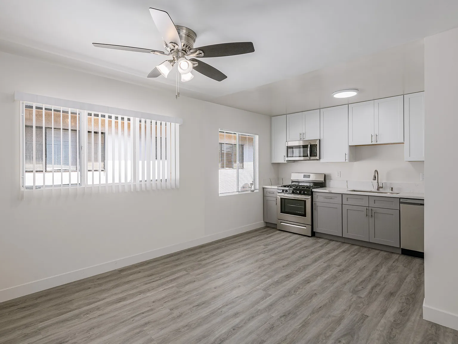 2 Bedroom 2 Bath Apartment with Parking — Photo 3