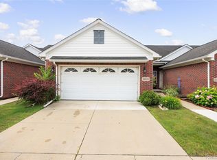 23395 Pinewood Dr, Taylor, MI 48180