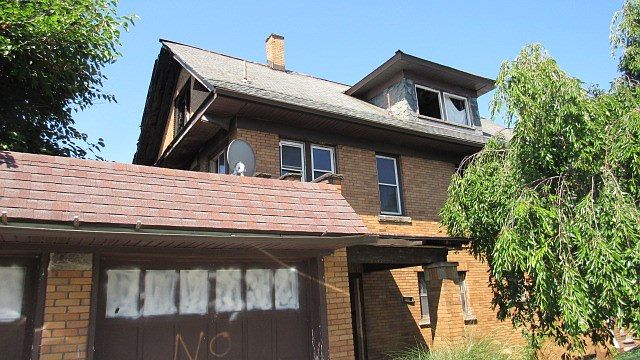 2nd image of 435 E 28th St