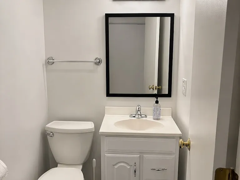 Master bedroom on-suite bathroom.