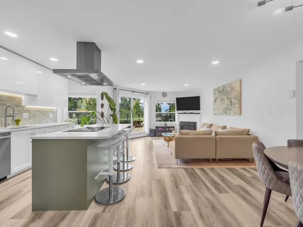 1500 Ostler Ct #604, North Vancouver, BC V7G 2S2