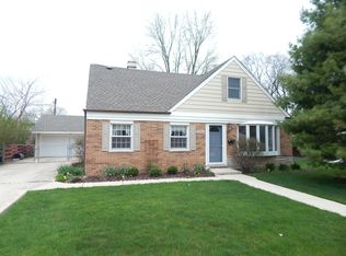 2054 Pratt St, Des Plaines, IL 60018