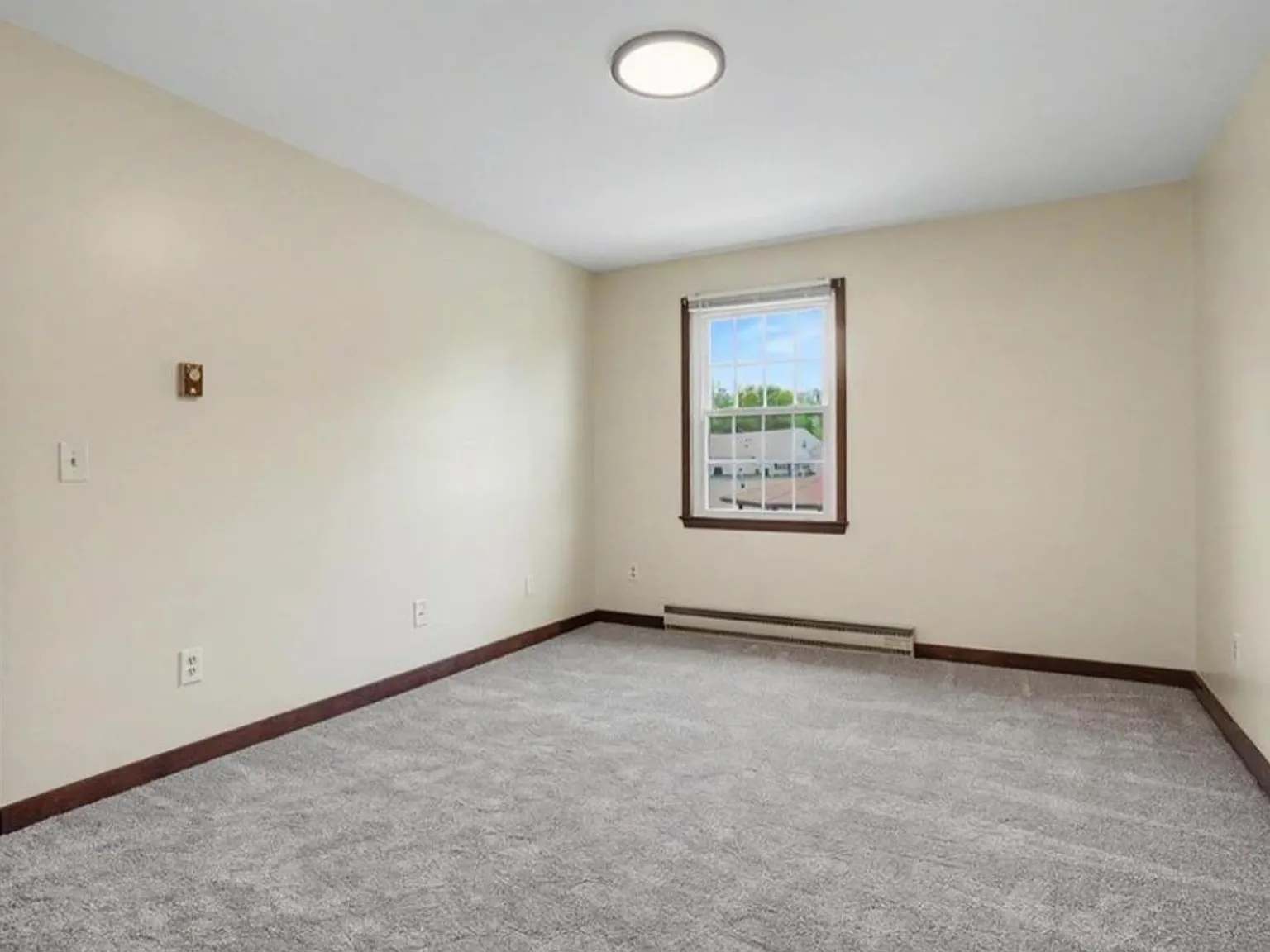 298 Meridian Rd Apt 2 — Photo 2