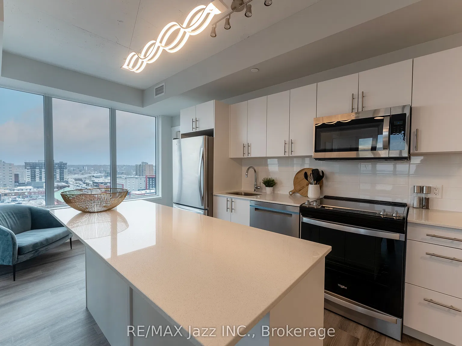 3 bed, $2,930 — Photo 4