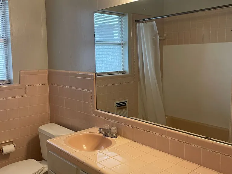 725 Elmwood Dr — Photo 9