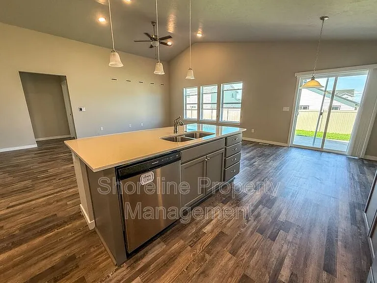 19304 Geneva Way — Photo 8