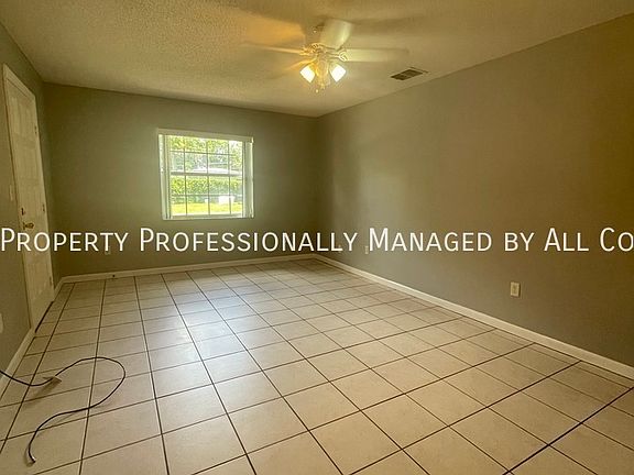 3rd image of 519 Duchess Ct APT 1