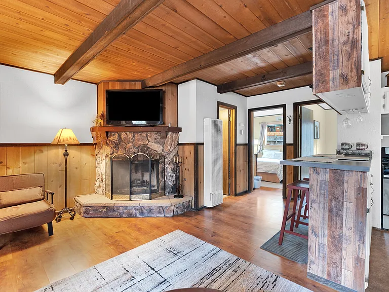 526 W Aeroplane Blvd — Photo 5