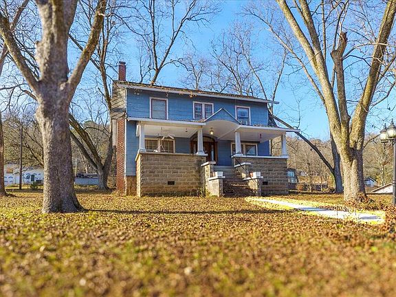 2nd image of 1016 Holly Ave