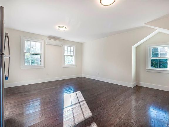 5th image of 21 New Castle Dr Floor 2