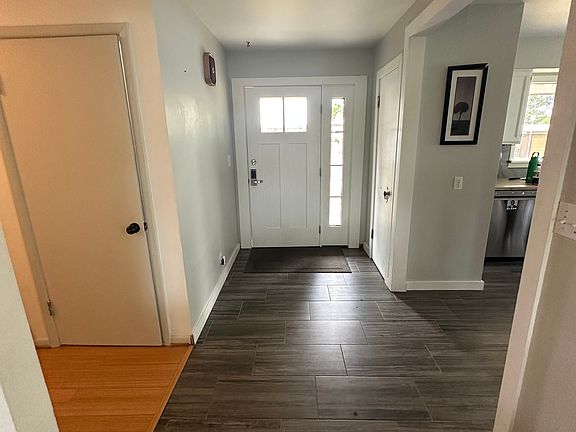 3rd image of 1725 NE Upper Dr