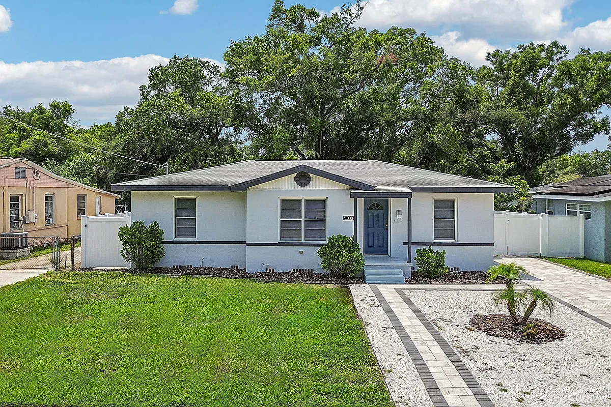 3 bed, 1.5 bath, 1142 sqft, $2,650 — Photo 1