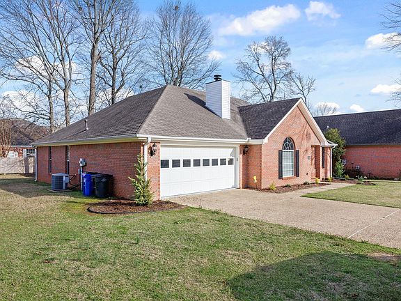 3rd image of 304 Timberwood Dr