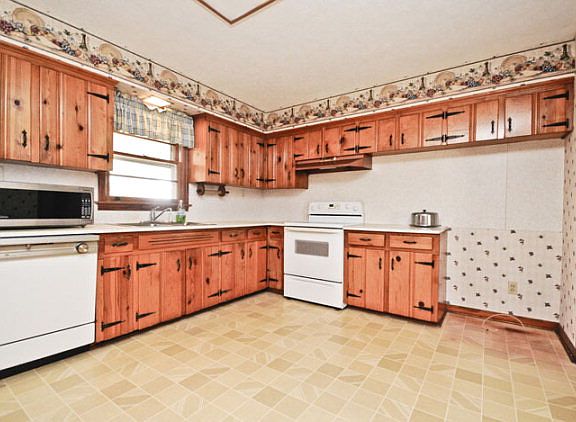 4th image of 3309 Westmont Dr