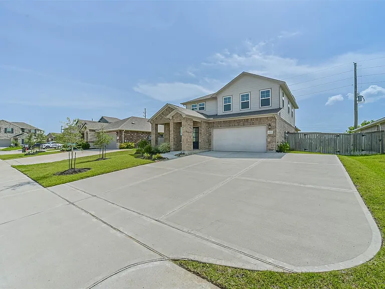 8515 Lake Groove Ln — Photo 2