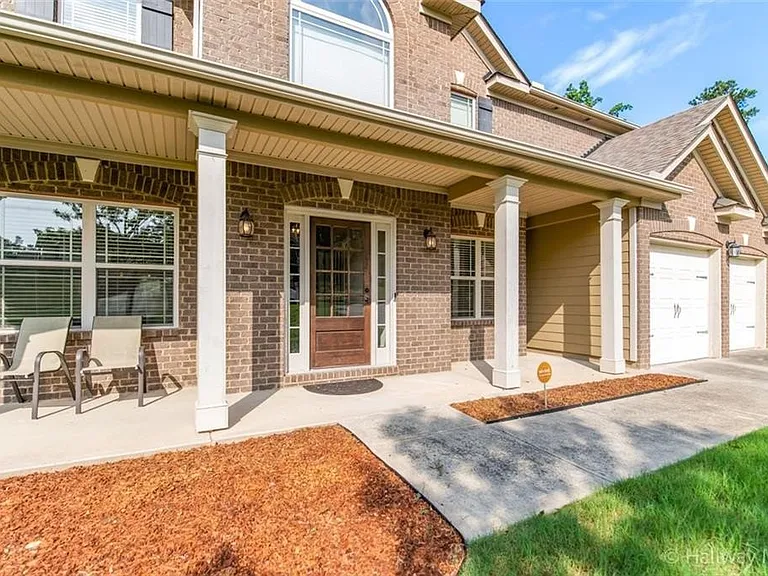 1412 English Manor Cir — Photo 2