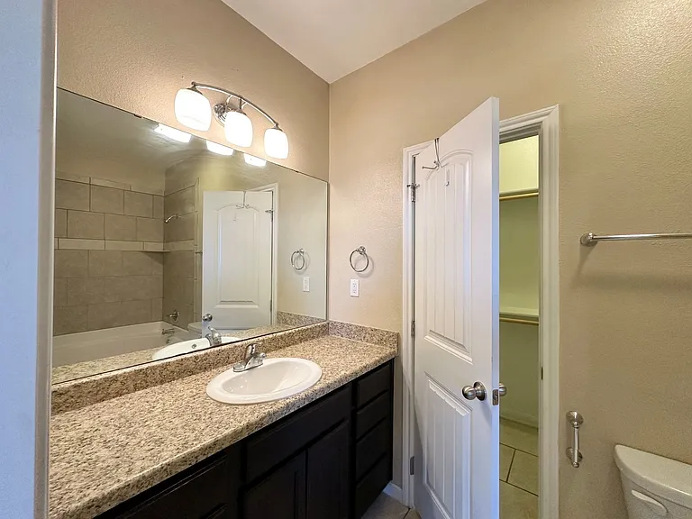 4601 Cambridge Dr — Photo 32