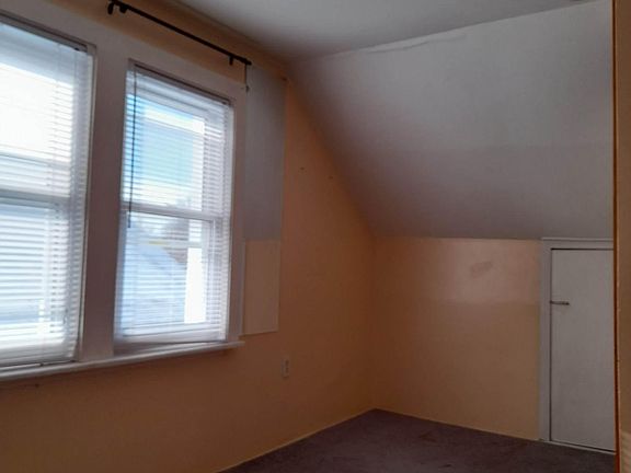 3rd image of 3128 N Oketo Ave #2