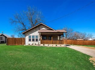 304 E Belknap St, Ennis, TX 75119
