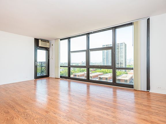 4th image of 3001 S Michigan Ave Unit 901
