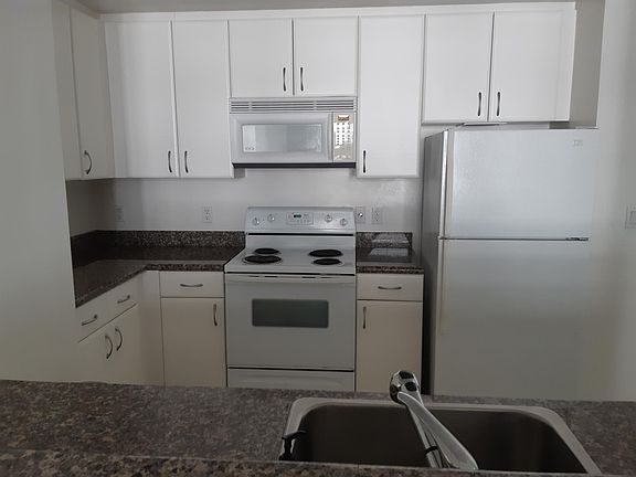4th image of 250 King St Unit 680