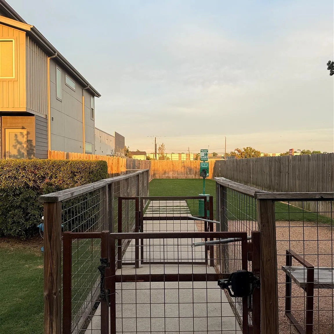 3 bed, 2.5 bath, 2044 sqft, $2,575 — Photo 4