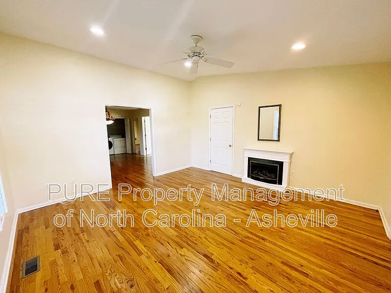 15 Spring Village Ln — Photo 3