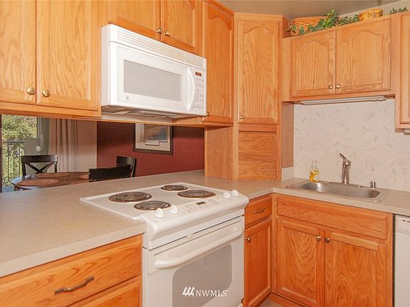 4th image of 4006 S 158th St APT C